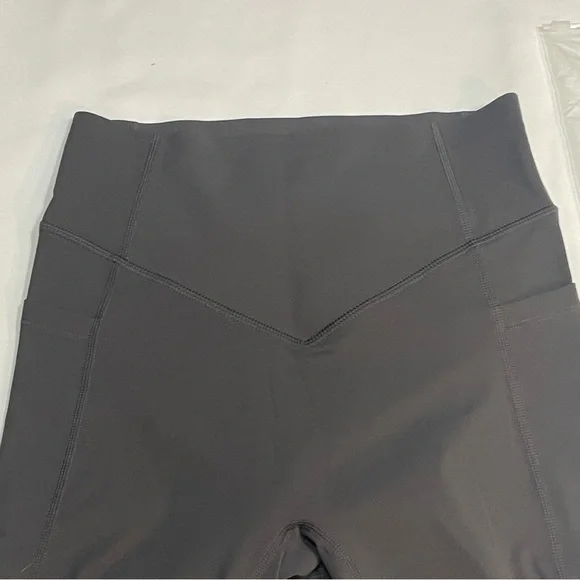 HALARA Leggings in Volcanic Ash, Sz XS. Full length - Picture 4 of 8